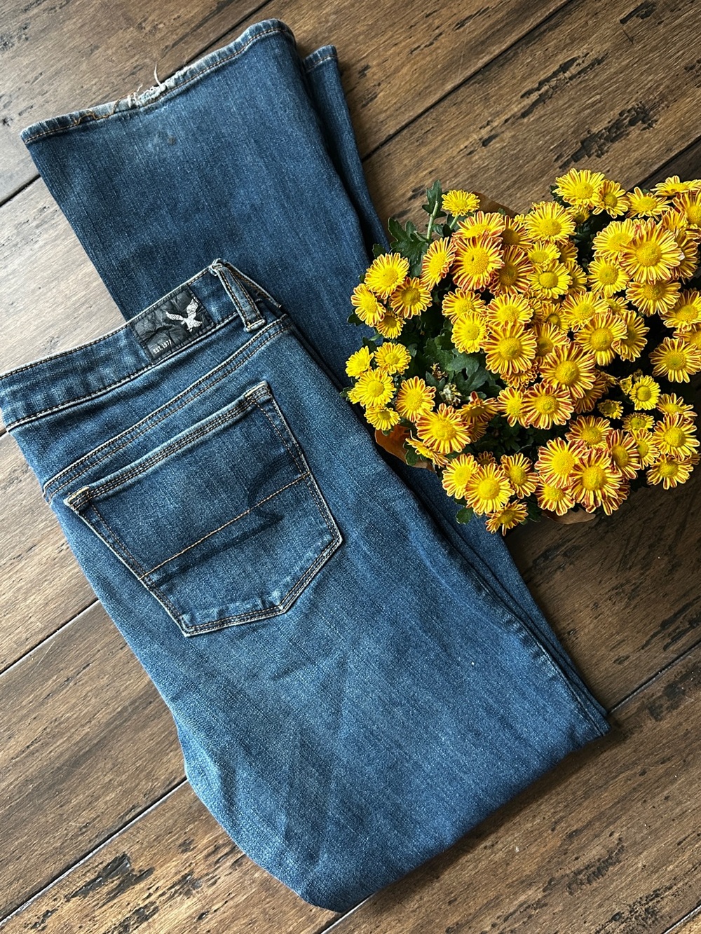 American Eagle Outfitters 
8 Short Skinny Kick Bootcut Jeans
